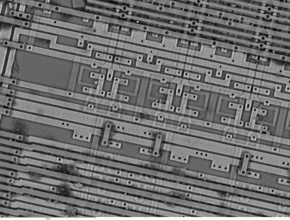 SEM-opname van microstructuren op een wafer.